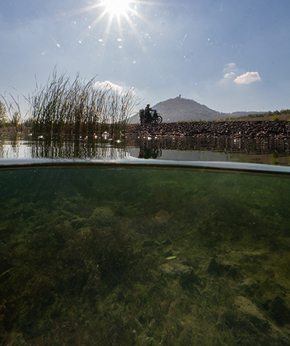 Jezero Most, zaplavený bývalý hnědouhelný důl Ležáky foto (c) MejlaD 2020