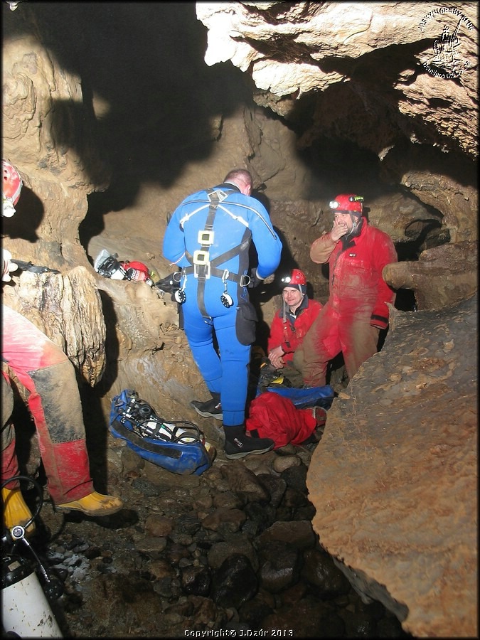 Karol se svým týmem obléká zbrusu nový, fešácký mundůr. foto: Jano