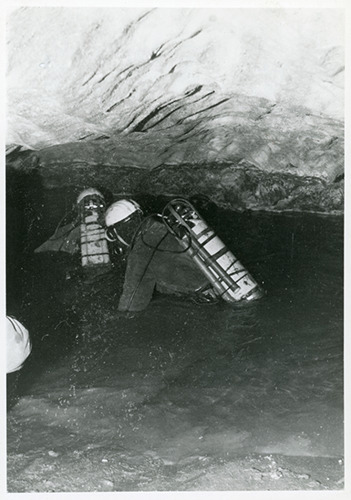 Průzkumy v Chýnovské jeskyni mají ve Speleoaquanautu čtyřicetiletou tradici. Homolovo jezírko 1985 