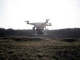 Dron v únorovém slunci odlétá ze scényfoto © DrKozel