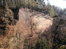 Lom Doubí, další skalní stěna využívána horolezci... foto (c) Rafal