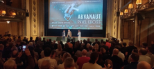 Po premiéře dokumentárního filmu AKVANAUT Pavel Gross v natřískané Lucerně tleskají nadšení diváci ve stoje hlavnímu hrdinovi a jeho manželce foto (c) DrKozel