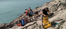 Příprava expediční bagáže před výstupem po výsadku v opuštěné zátoce foto (c) DrKozel