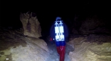 Radek jde před 21. sifonem divokou podzemní řekou fotograb (c) Čánis