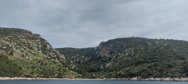 Hornatý Brač, vápenec vybízí k fantazírování nad krasovými možnostmi foto (c) DrKozel