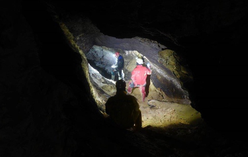 Mezi sifony nalézají explorátoři novou chodbu 