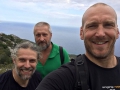 Narcisistní selfie tří šplhounů na vrchol. Zleva DrKozel, náčelník Dan a Míra fotoselfie (c) Míra