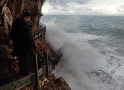Ohlušují řev vln narážejících do skalního útesu a výstřiky do výšky desítek metrů inspirují Mejlu k natočení dokumentárních záběrů foto (c) DrKozel