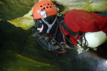 Petr používá k ponorům v Chýnovské jeskyni boční montáž rebreatheru DiveSoft Liberty foto (c) MejlaD