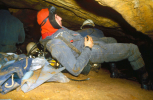 Prostory u Homolova jezírka v Chýnovské jeskyni nejsou pro oblékání potápěčů do výstroje nejprostornější 